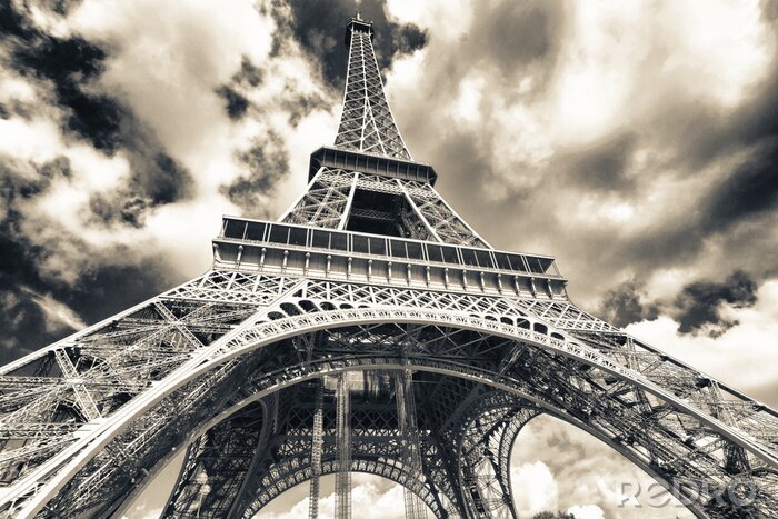 Bild 3D Paris und Eiffelturm von unten
