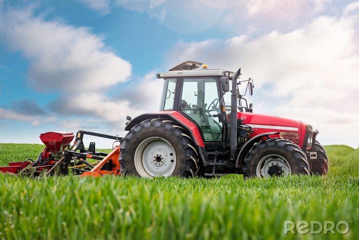 Bild 3d Traktor rot auf dem Feld