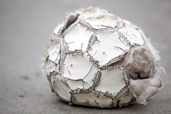 Bild Abgenutzter alter Fußball