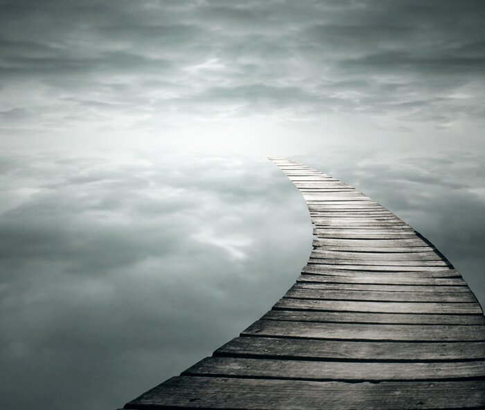 Bild Abstrakter Steg in Wolken