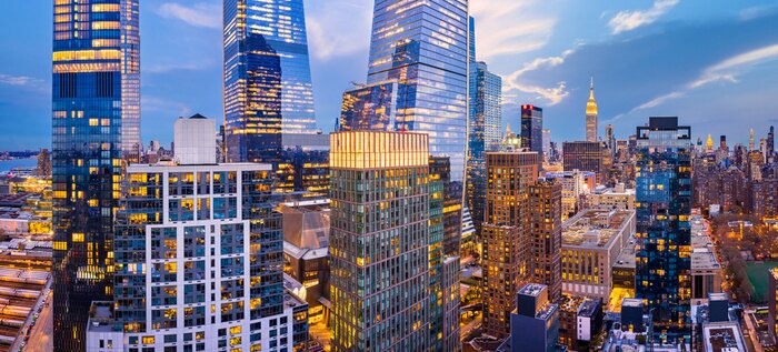 Bild Aerial panorama of New York City skyscrapers at dusk as seen from above the 29th street, close to Hudson Yards and Chelsea neighborhood