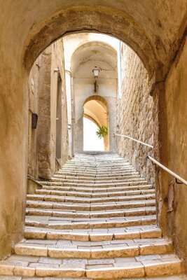 Bild Alte Steintreppen und Bogen im mittelalterlichen Dorf, Pitigliano, Toskana, Italien