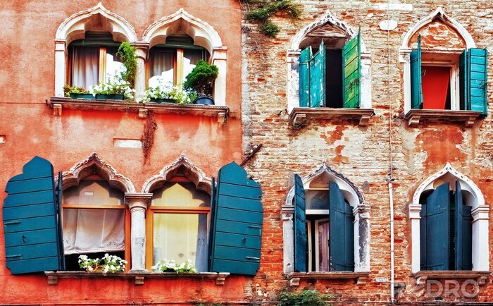 Bild Altes Mietshaus mit schönen Ornamenten