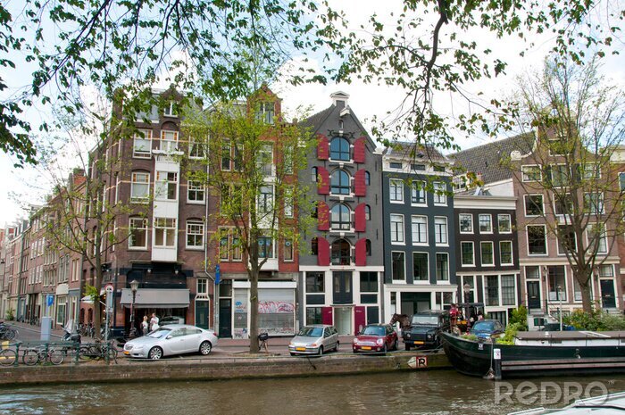 Bild Amsterdamer Straße mit einem Kanal