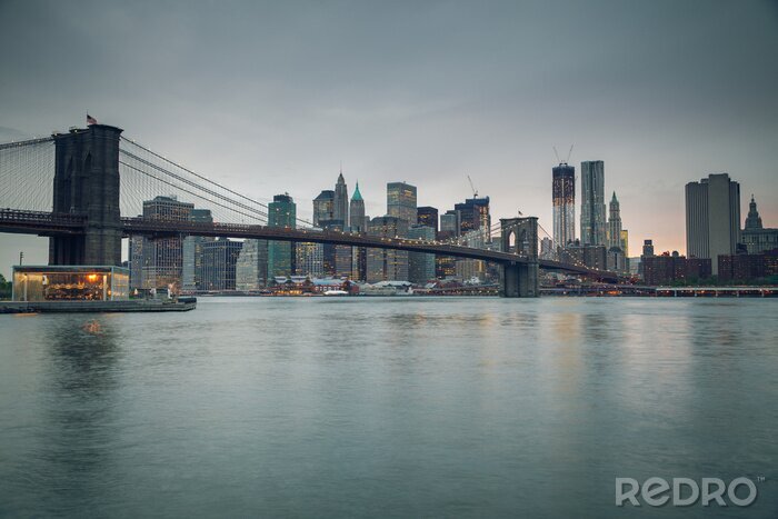 Bild Architektur bei Dämmerung