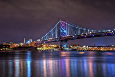 Bild Architektur der Brücke in der Nacht