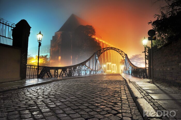 Bild Architektur der Stadt in der Nacht beleuchtet