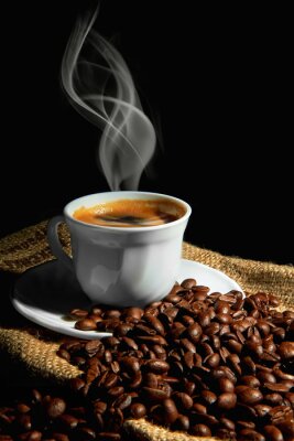 Aromatischer Kaffee in der Tasse