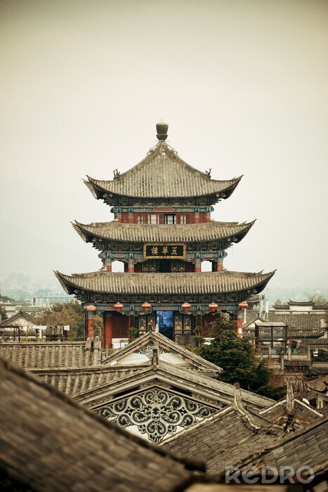 Bild Asiatischer Tempel vor dem Hintergrund des Himmels