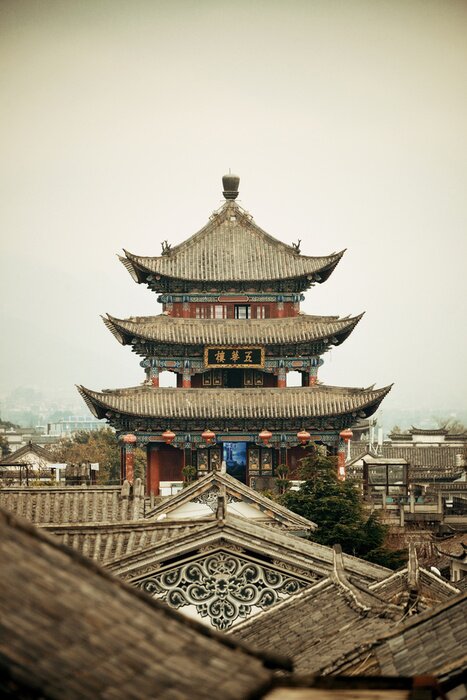 Bild Asiatischer Tempel vor dem Hintergrund des Himmels