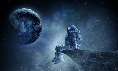 Astronaut auf Felsen