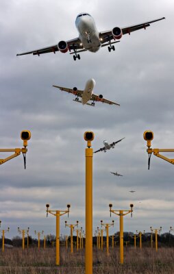 Bild Auf dem Flughafen landende Flugzeuge