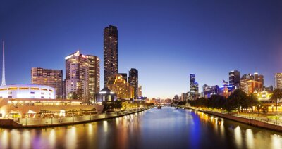 Australiens nächtliche Skyline von Melbourne