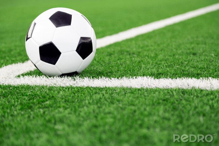 Bild Ball auf Linien des Fußballplatzes