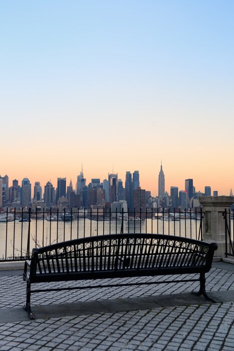 Bild Bank mit Ansicht von New York City