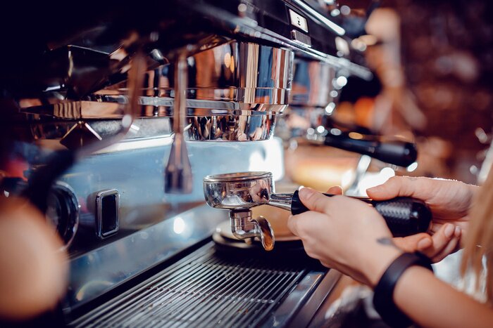 Bild Barista macht Kaffee