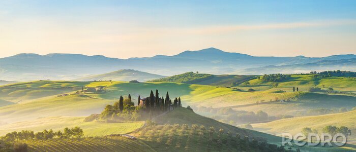 Bild Beautiful foggy landscape in Tuscany, Italy