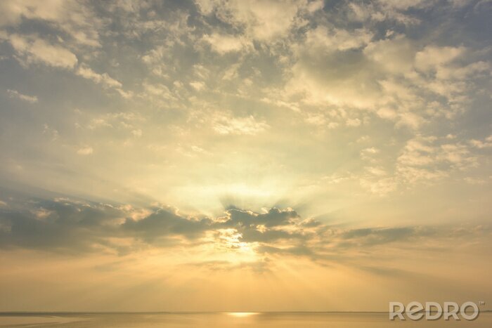 Bild  Beautiful sunset on the ocean.