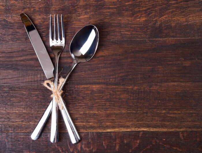 Bild Besteck auf einer hölzernen Tischplatte