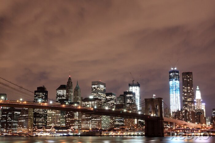 Bild Bewölkte Nacht und New York City
