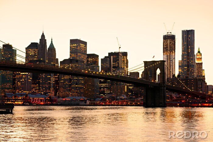 Bild Bewölktes Panorama von Gebäuden