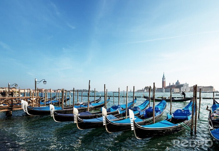 Bild Blaue gondeln in venedig