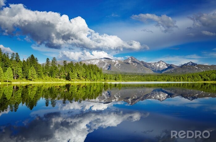Bild Blauer Himmel über dem Gebirge