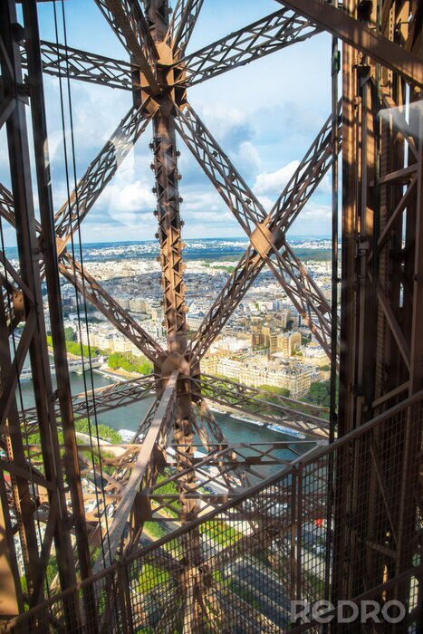 Bild Blick auf die Stadt vom Inneren des Eiffelturms