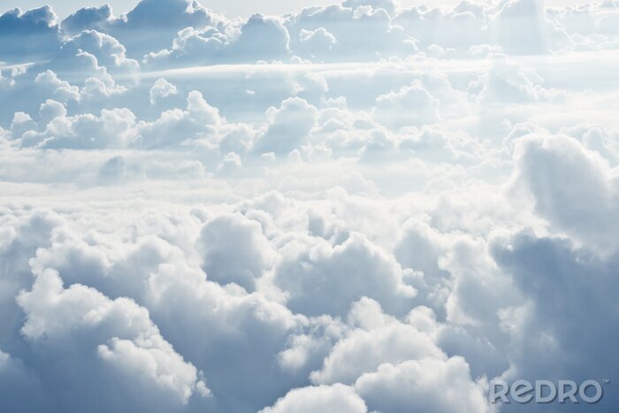 Bild Blick von oben auf weiße flauschige Wolken