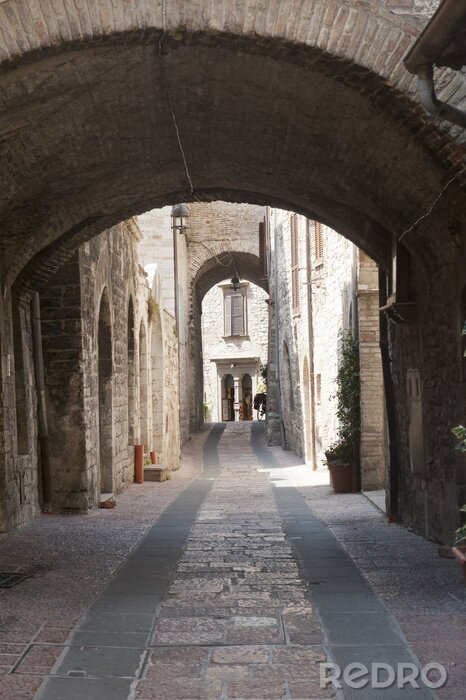 Bild Breiter Durchgang mit Bögen