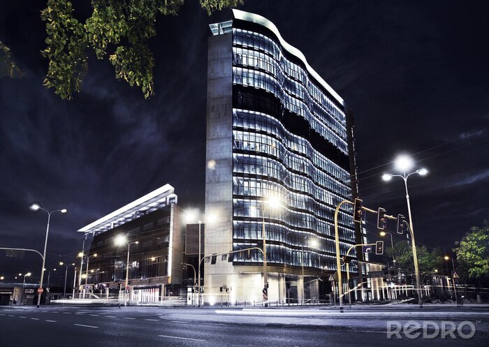 Bild Breitwandansicht nächtlicher Gebäude