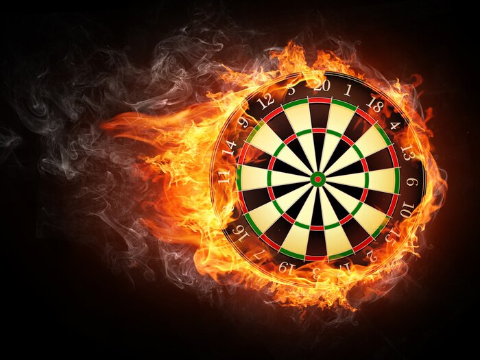 Bild Dartscheibe mit Darts in Flammen