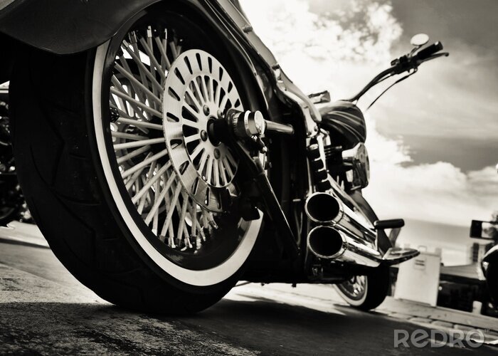 Bild Detail eines Motorrads in Schwarz-Weiß