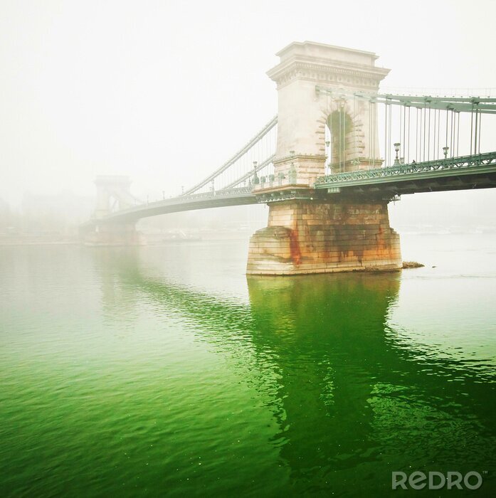 Bild Die berühmte Kettenbrücke in Budapest, Ungarn