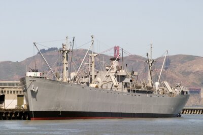 Bild Dock mit Kriegsschiff