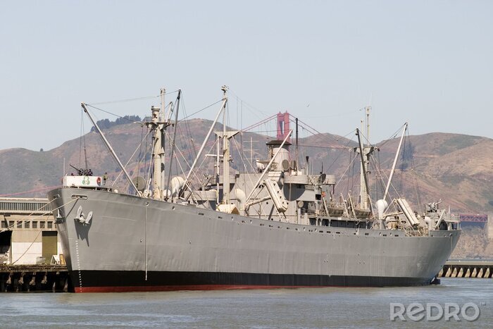 Bild Dock mit Kriegsschiff