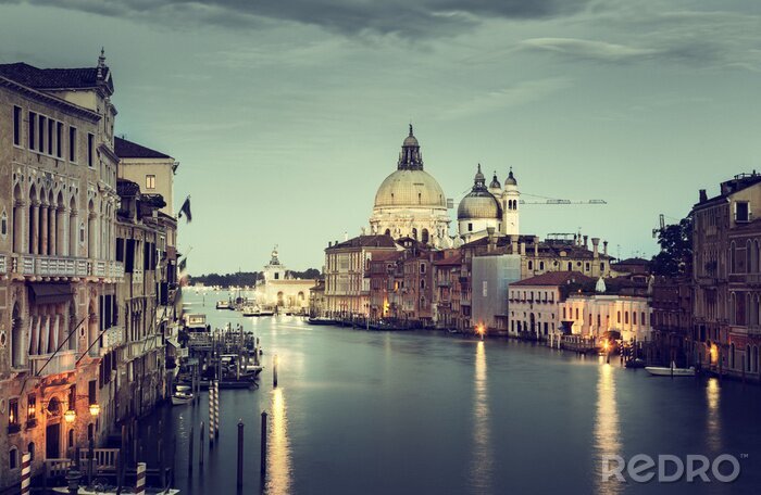Bild Dunkler Blick auf Venedig am Abend