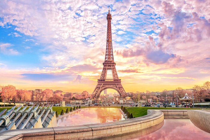 Bild Eiffel Tower at sunset in Paris, France. Romantic travel background