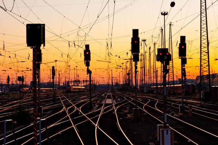 Bild Eisenbahnschienen bei Sonnenuntergang