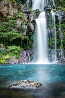 Exotischer Kaskadenwasserfall