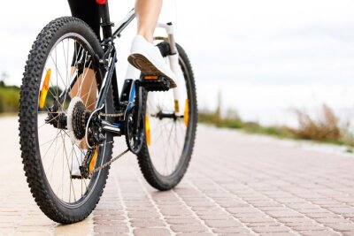 Bild Fahrrad und Beine einer Frau