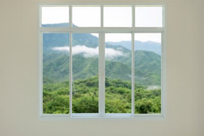 Bild Fenster mit Blick aufs Gebirge