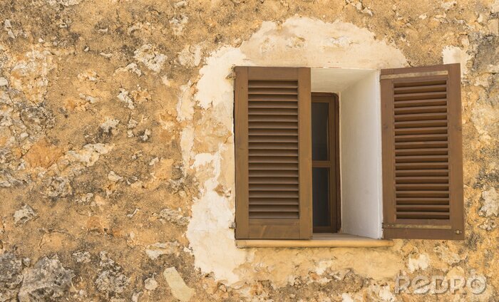 Bild Fenster mit fensterläden aus holz