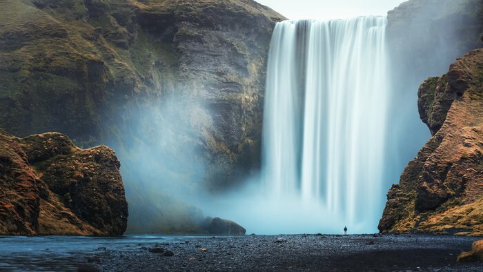 Bild Fließender Wasserfall auf dem Fluss Skógá