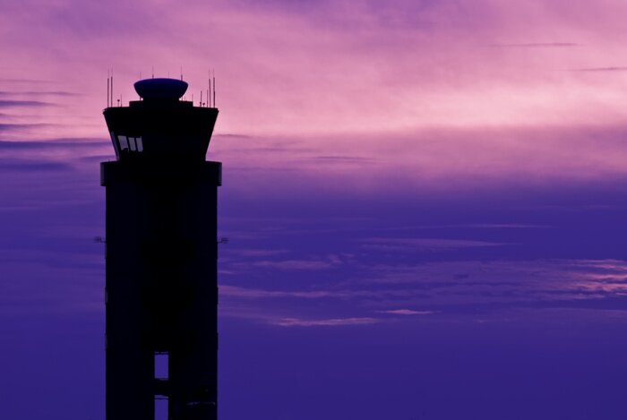 Bild Flughafen und Kontrollturm