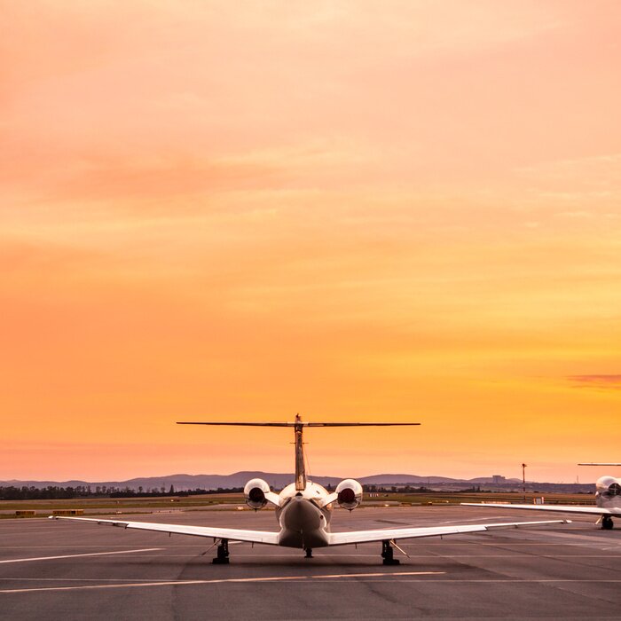 Bild Flugzeug beim Sonnenuntergang