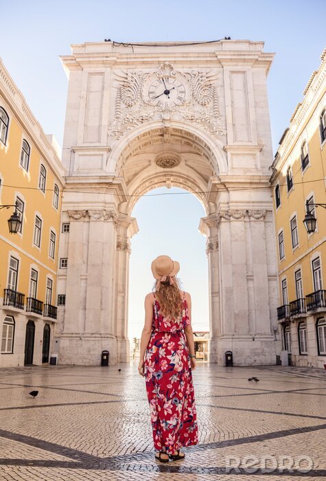 Bild Frau auf dem Platz in Lissabon