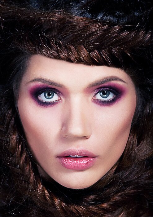 Bild Frau mit Zöpfen