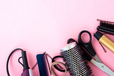 Bild Friseurzubehör auf rosa Hintergrund