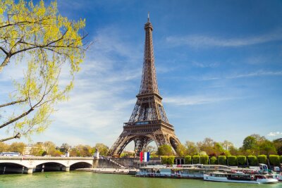 Frühlingsansicht des Eiffelturms